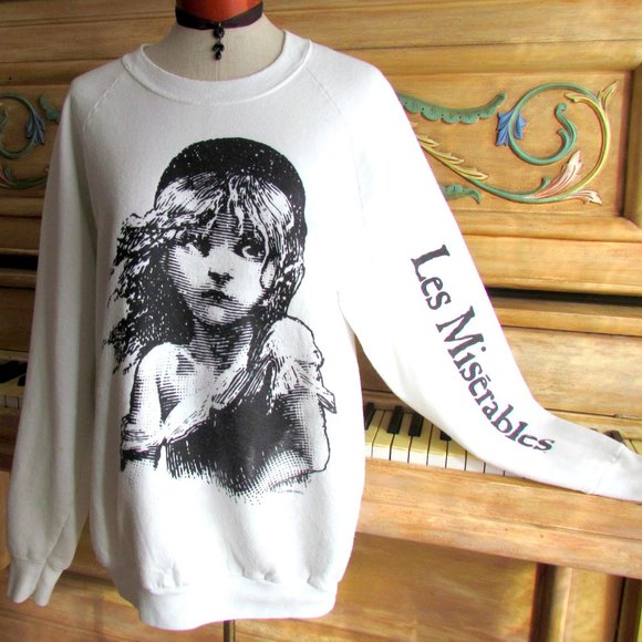 LES MISÉRABLES XL WHITE SWEATSHIRT w BLACK COSETTE PICTURE, VINTAGE 1991 UNISEX - Picture 2 of 6